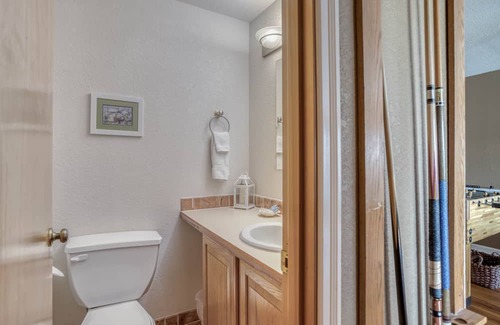 Downtown Cannon Beach House | Beachside Retreat with Pool Tables and Oceanfront Views