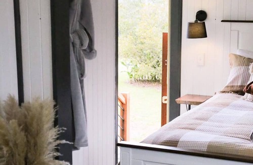 Barrine Cottage | Train Carriage in peaceful surrounds with mountain views on a farm.