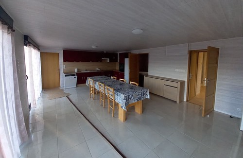 Besse-en-Chandesse Ski Chalet | Cozy Chalet for 6 Near Besse: Pet-Friendly & Family Ready