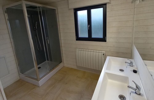 Besse-en-Chandesse Ski Chalet | Cozy Chalet for 6 Near Besse: Pet-Friendly & Family Ready