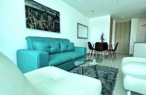 Riomar House | Elegant Apartment with Pool, Gym & Free Wi-Fi at Hilton