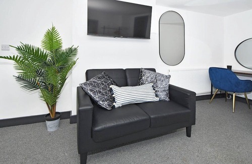Stoke-on-Trent House | Adventure Place: En-Suite Doubles with Pet-Friendly Amenities