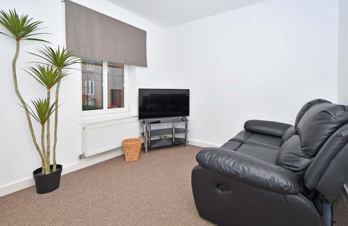 Newcastle-Under-Lyme House | Tansey House: A Peaceful Retreat with Family-Friendly Amenities