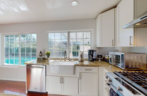 Thousand Oaks House | Scenic Mountain-View Home with Private Pool & Spa