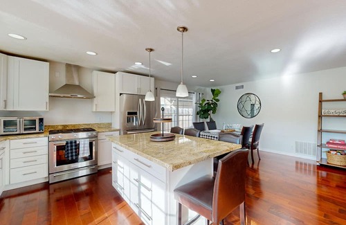 Thousand Oaks House | Scenic Mountain-View Home with Private Pool & Spa