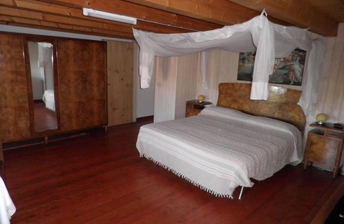 Arcugnano Apartment | Idyllic Retreat in Scenic Hills with Ocean Views