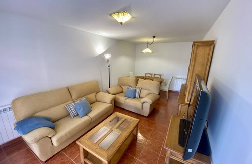 Molinos de Duero Apartment | Cozy Apartment Los Robles: Pet-Friendly Retreat in Duero