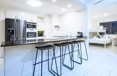 Gold Coast House | Tranquil Hope Island Retreat with Pool and Family Amenities