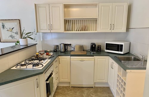 Yass Apartment | Very Comfortable Granny Flat - breakfast included