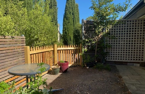 Yass Apartment | Very Comfortable Granny Flat - breakfast included