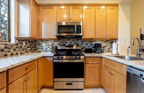 Milpitas Apartment | Bright Milpitas 2BR w/ Balcony & Pool, Coffee & Dining, by Blueground