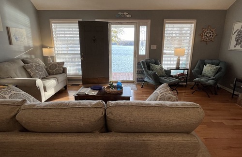 Arley House | Beautiful Shoreline Views with Pet-Friendly Accommodations