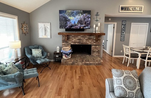 Arley House | Beautiful Shoreline Views with Pet-Friendly Accommodations