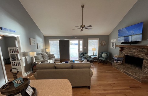 Arley House | Beautiful Shoreline Views with Pet-Friendly Accommodations