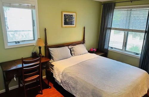 Broomall House | Quiet Sophia's Garden Flat - Family-Friendly Suburban Retreat