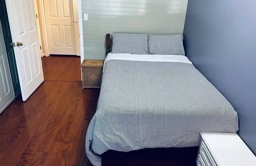 Broomall House | Quiet Sophia's Garden Flat - Family-Friendly Suburban Retreat