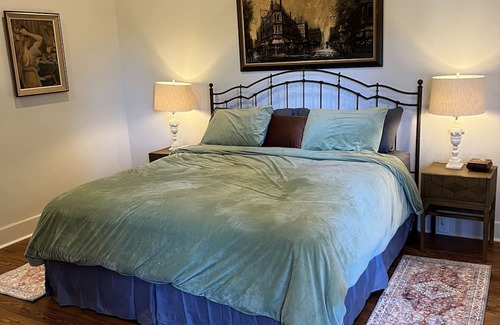 Vicksburg House | Experience Comfort at Massey’s on Crawford - King Suite