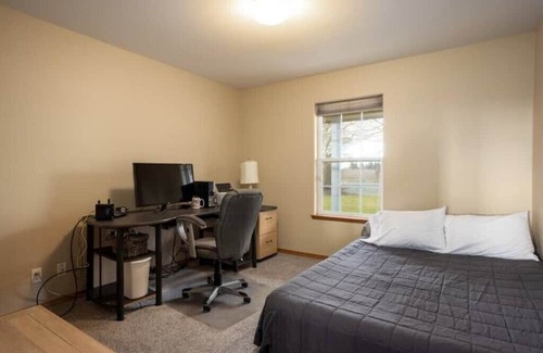 Mount Vernon House | Family-Friendly Retreat at Tulip County Home with Kitchen