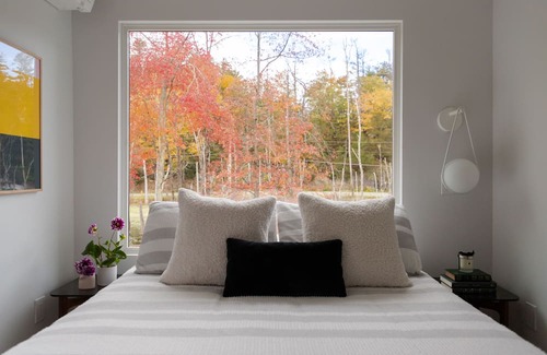 Kingston Cottage | Modern Lakeside Cottage with Hot Tub in Hudson Valley