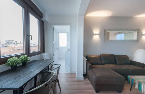 Entrevias Apartment | Top-Rated Studio AtochaPlanetario with WiFi & AC