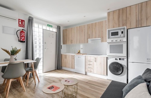 Portazgo Apartment | GuestReady: Delightful Stay with Spa Near Atocha