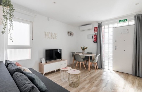 Portazgo Apartment | GuestReady: Delightful Stay with Spa Near Atocha