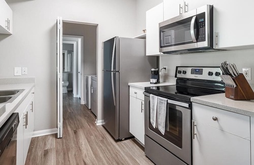 Sanford Apartment | Modern Apartment with Kitchen in Prime Location Awaits