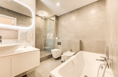 Hendon House | Discover GuestReady: Contemporary Retreat in Hendon