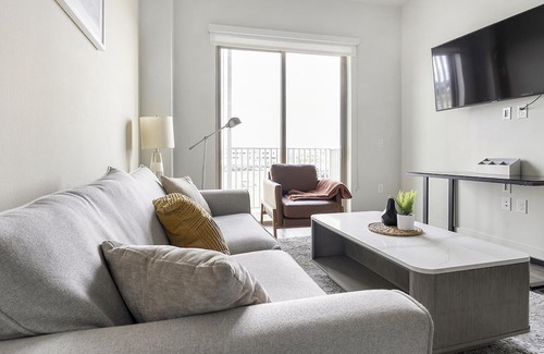 North Loop Apartment | Modern Apartment with Kitchen in Central Location
