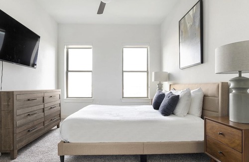 North Loop Apartment | Modern Apartment with Kitchen in Central Location
