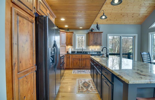 Pedlars Edge Cottage | Wintergreen Resort Home: Ideal Retreat Near Slopes & Trails