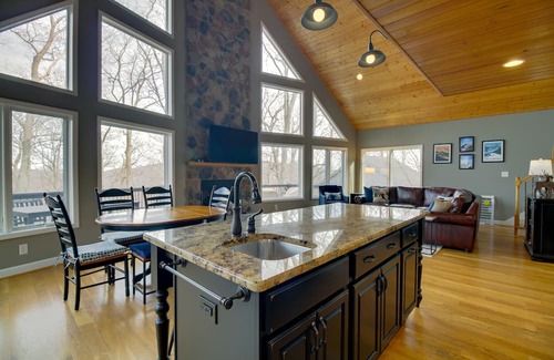 Pedlars Edge Cottage | Wintergreen Resort Home: Ideal Retreat Near Slopes & Trails