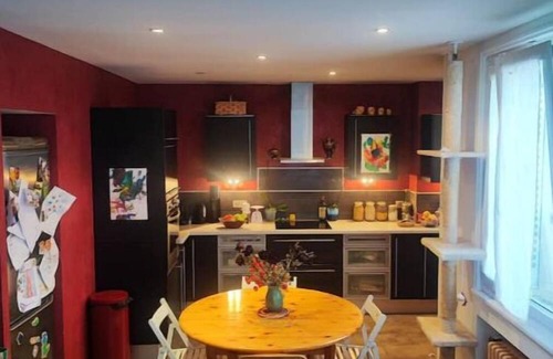 Cusset Apartment | Family-Friendly T4 Apartment with Spa Near Metro Access