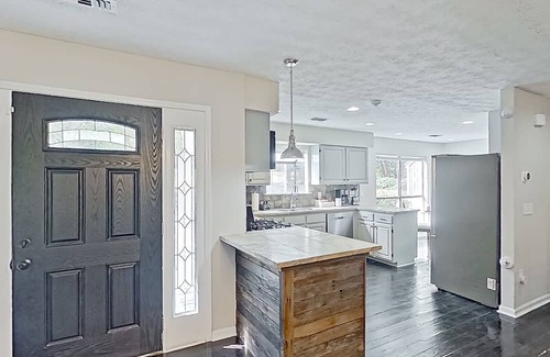 Gunter Afs House | Beautiful Pond View Home with Two Porches & Top Reviews
