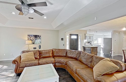 Gunter Afs House | Beautiful Pond View Home with Two Porches & Top Reviews