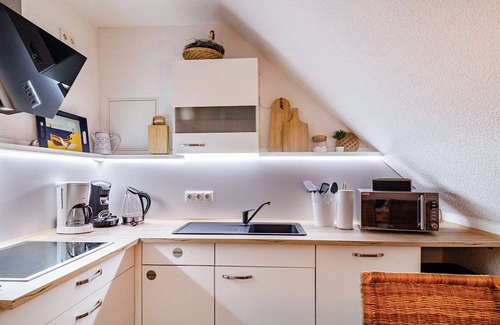 Rustersiel Apartment | Comfortable Apartment 'Ferienwohnung Kornspeicher' with Wi-Fi