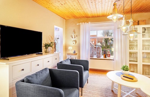 Rustersiel Apartment | Comfortable Apartment 'Ferienwohnung Kornspeicher' with Wi-Fi