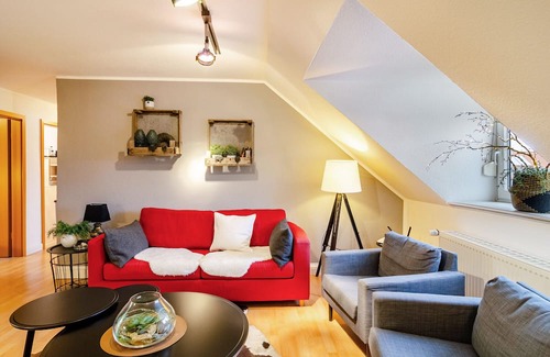 Rustersiel Apartment | Inviting Apartment 'Ferienwohnung Kornspeicher' with Wi-Fi