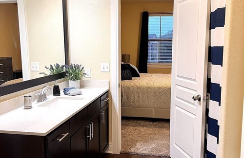 Oak Cliff Apartment | Discover a Pet-Friendly Retreat with Pool & Spa in Dallas