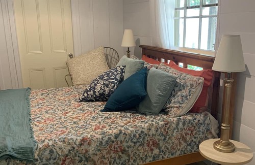 Tomerong House | Gracie’s Heritage Cottage - Family and Pet Friendly - Jervis Bay Area