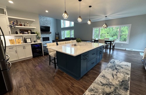 Black Wolf House | Spacious 5-Bedroom Retreat Near Seaplane Base & Water Access