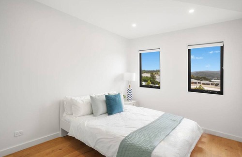 Blackbutt House | Shellharbour Entire 3 Bedroom Townhouse