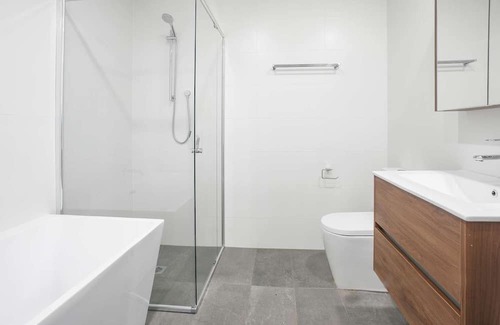 Blackbutt House | Shellharbour Entire 3 Bedroom Townhouse