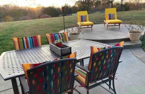 Drake House | Explore Mammoth Cave & Corvette Retreats with Family Amenities