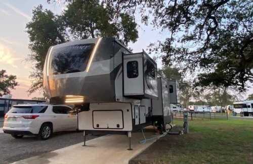 Buda House | Cozy RV Retreat with Pool and Spa Near Austin
