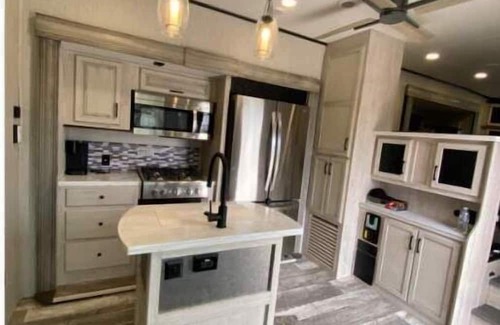Buda House | Cozy RV Retreat with Pool and Spa Near Austin