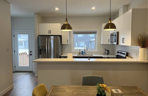 Regina House | Convenient Stay Near Amenities with Breakfast & Family Options