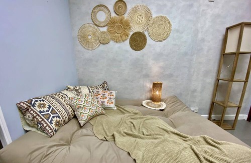 Tsim Sha Tsui Apartment | CozyStay 10pax Bohemia apartment at City Center!!