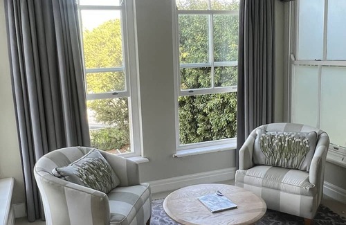 Rondebosch Villa | Riverton Retreat in Rondebosch: Pool, Spa & Family-Friendly
