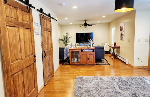 Monte Vista House | Inviting Colorado Mountain Retreat with Hot Tub & Kitchen